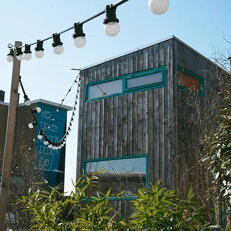 Campsite De Buitenkans Unique Cabins - Urban Camping Rotterdam